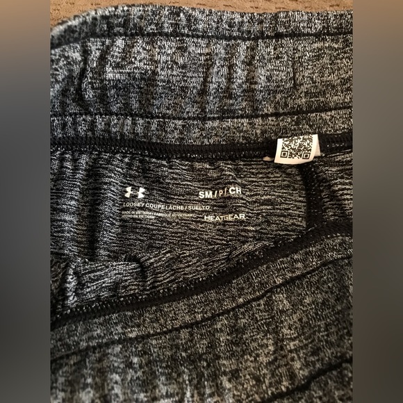 NWOT Under Armour Charcoal Loose Fit Drawstring Workout Capris - S - Picture 4 of 7